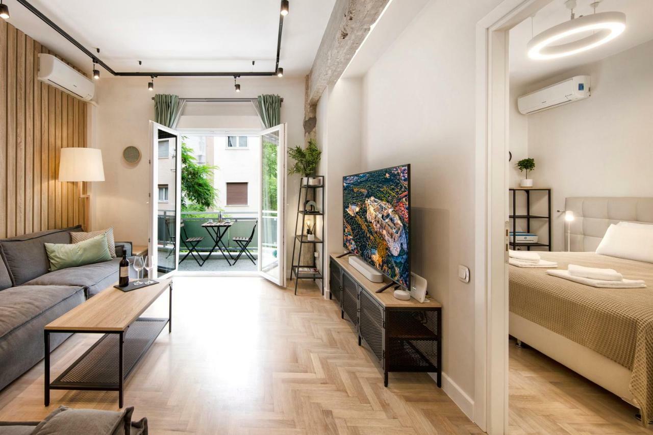 Stunning Αpartment Ιn Τhe Heart Athens. Apartment Bagian luar foto