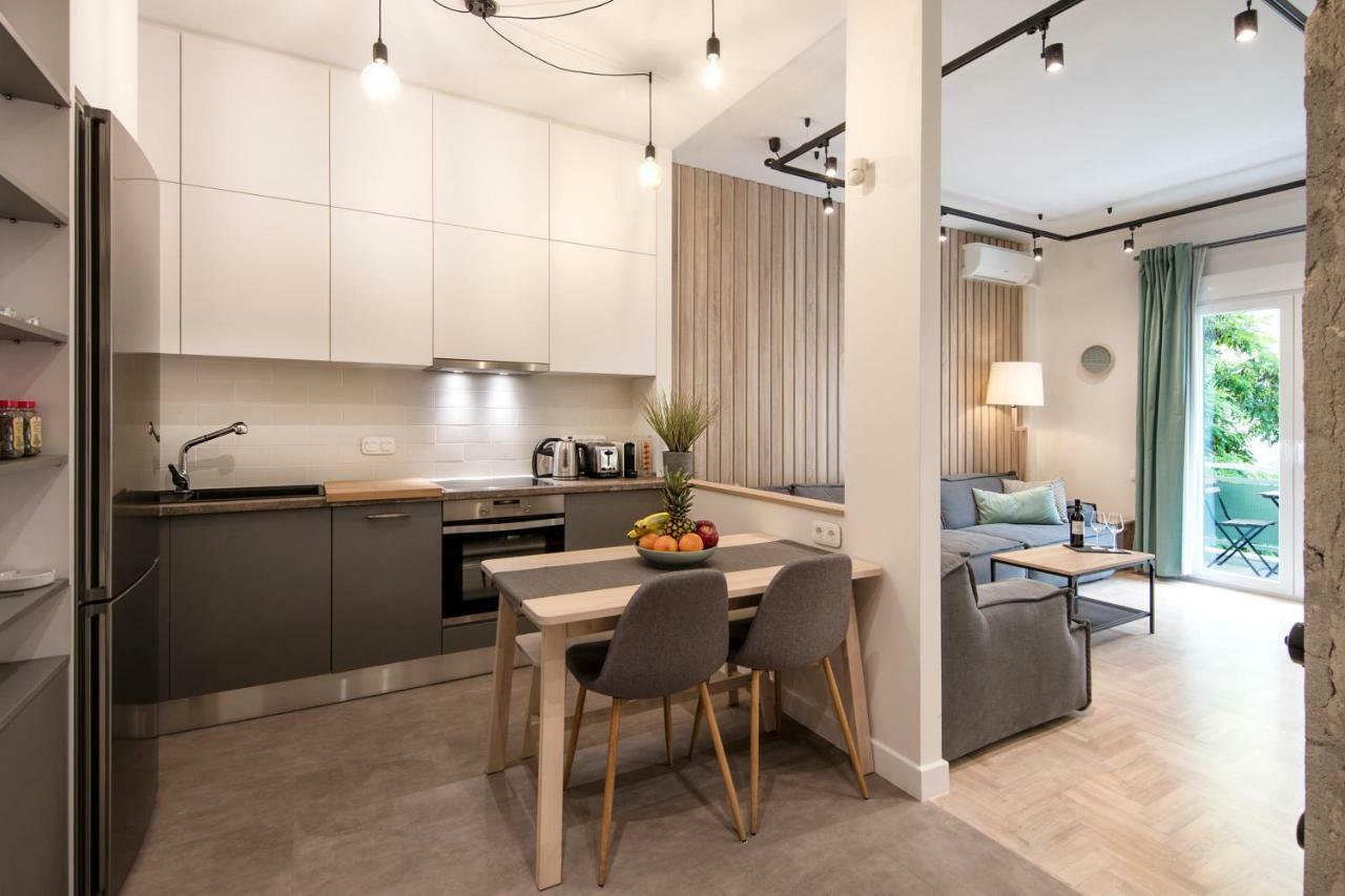 Stunning Αpartment Ιn Τhe Heart Athens. Apartment Bagian luar foto