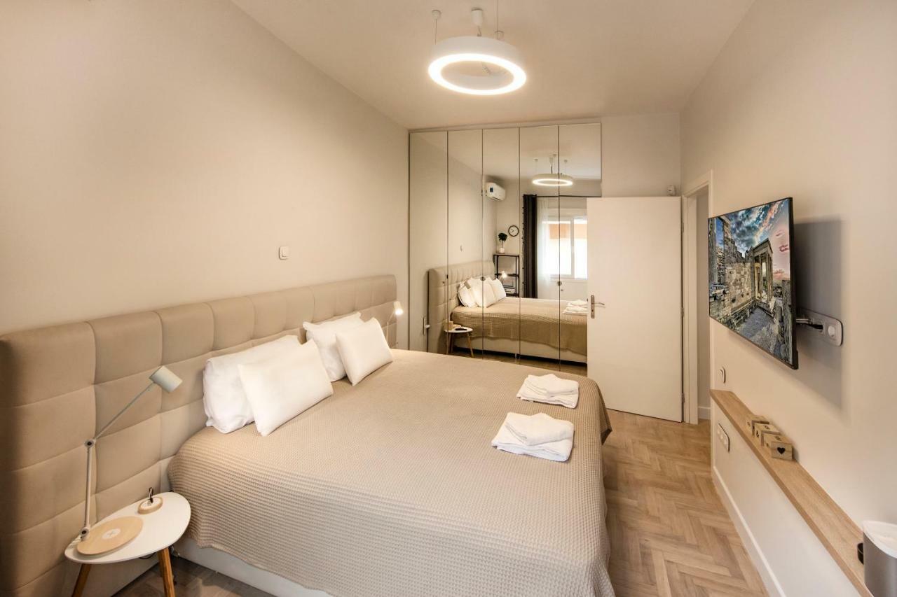 Stunning Αpartment Ιn Τhe Heart Athens. Apartment Bagian luar foto